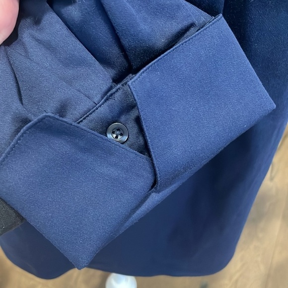 NWT Chico’s No Iron Classic Navy 3/4 Sleeve Button Down Shirt Size 1 - Picture 3 of 5